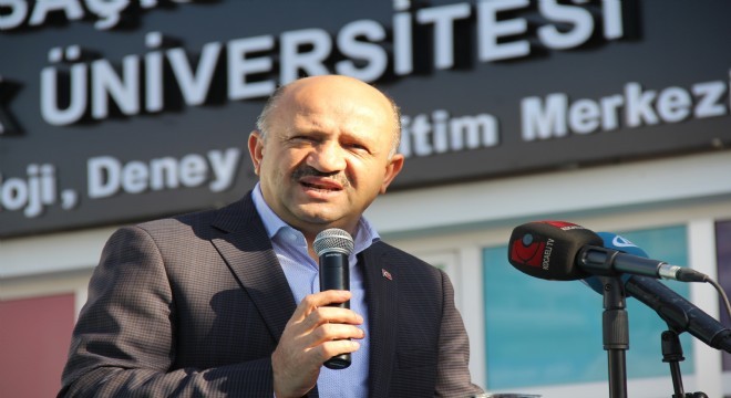 'Atatürk'e dil uzatmak hiç kimsenin haddi değildir''