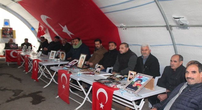 Evlat nöbetindeki ailelerden Buldan'a tepki