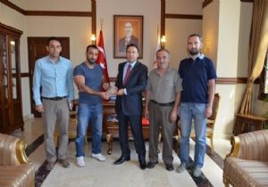 ERZİNCAN MOTOSİKLET KULÜBÜ ÜYELERİNDEN VALİ AKDEMİR'E ZİYARET