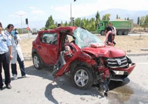 ERZİNCAN'DA TRAFİK KAZASI: 1 ÖLÜ, 2 YARALI