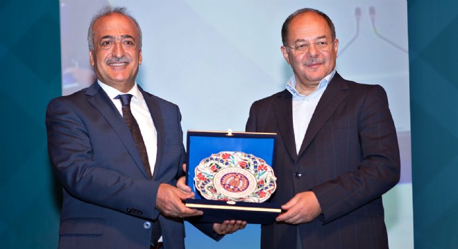 14 Mayıs Eczacılık Günü'nde Sektörün Kalbi Atatürk Üniversitesinde Attı