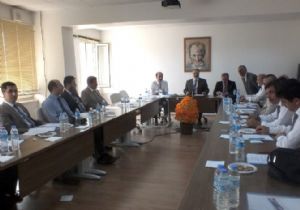 İLÇE MÜFTÜLERİ PASİNLER'DE TOPLANDI.