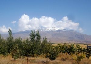 SÜPHAN DAĞI'NA YILIN İLK KARI YAĞDI