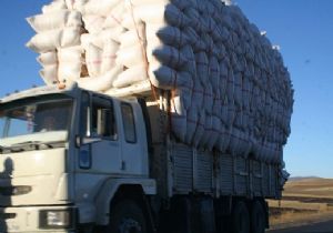 Trafikte yüklü kamyon tehditi