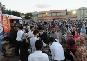 PALANDÖKEN BELEDİYESİ, ERZİMDER'E İFTAR VERDİ