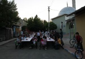 PAZARYOLU İLÇESİNDE ÇOCUK İFTARI