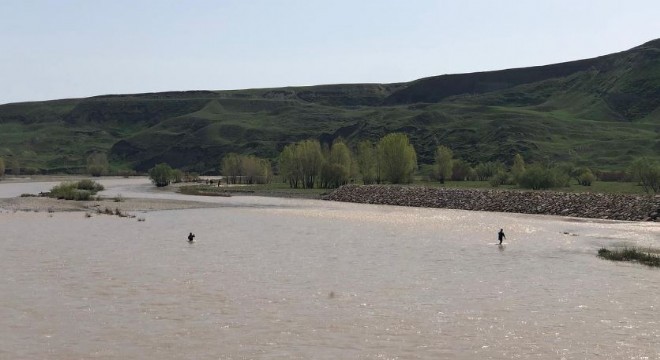 AFAD Aras Nehri'nde kayıp şahsı arıyor