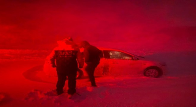 AFAD ekipleri mahsur kalan vatandaşlara ulaştı