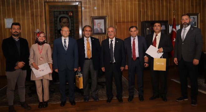 ATAUNİ'de Patent sahibi akademisyenler ödüllendirildi