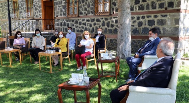 ATAUNİ'de tebrik trafiği