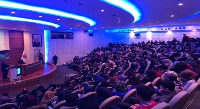 Akdağ Genç Kürsü'deydi