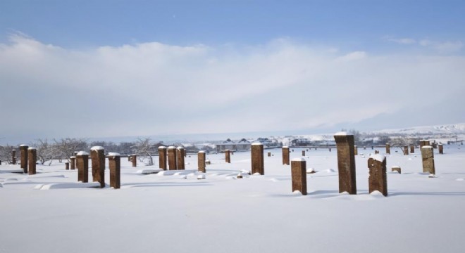 Anadolu Orhun Anıtları karla bütünleşti