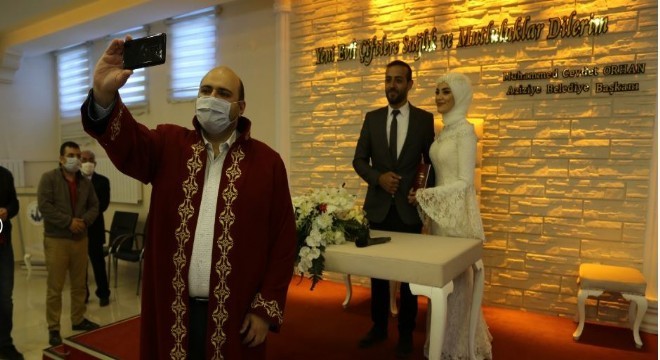 Aziziye'de pandemi sonrası ilk nikah