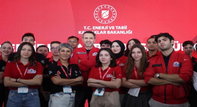 Bayraktar TEKNOFEST'TE gençlerle buluştu