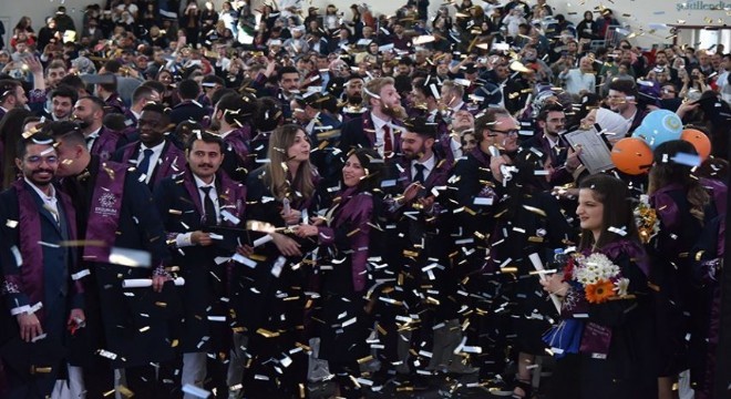ETÜ'de mezuniyet coşkusu