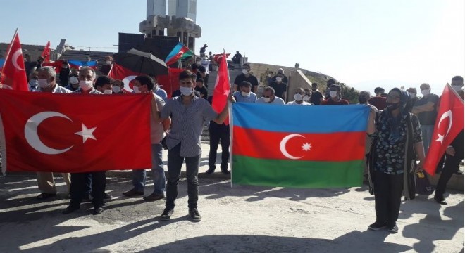 Ermenistan'a lanet yağıyor