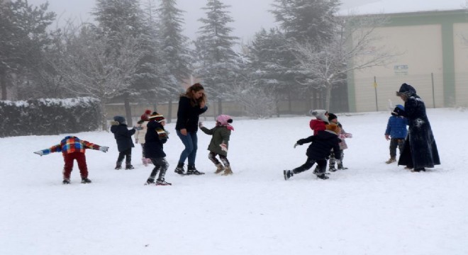 Erzincan'ın Refahiye ilçesinde eğitime kar tatili