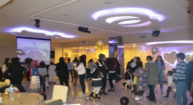 Erzurum AÇSH'den 23 Nisan şöleni