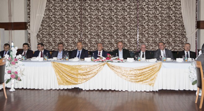 Erzurum Protokolü Rektör Çomaklı'nın İftar Davetinde Bir Araya Geldi