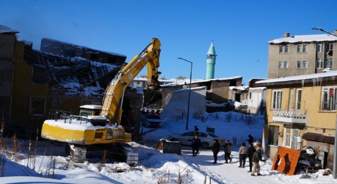 Erzurum'da metruk binalar yıkılıyor