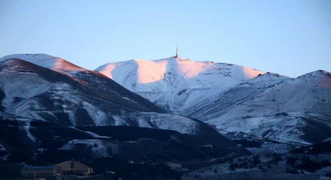 Erzurum'a kar geliyor