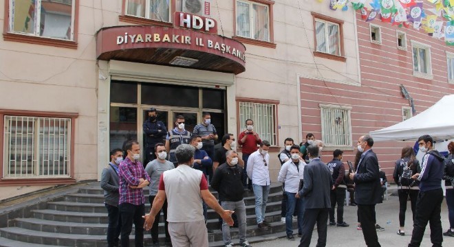 Evlat nöbetindeki ailelerden HDP'lilere tepki