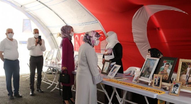 Hak-İş'ten nöbetteki ailelere destek