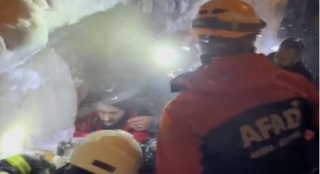 Kar temizlerken üzerlerine çığ düştü