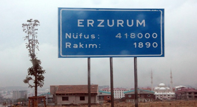 Kentte yağmur, Palandöken'de kar