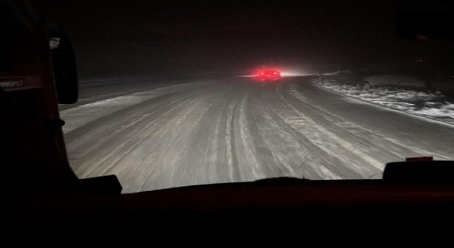 Kop Geçidi'nde tipi ve fırtına etkili oluyor