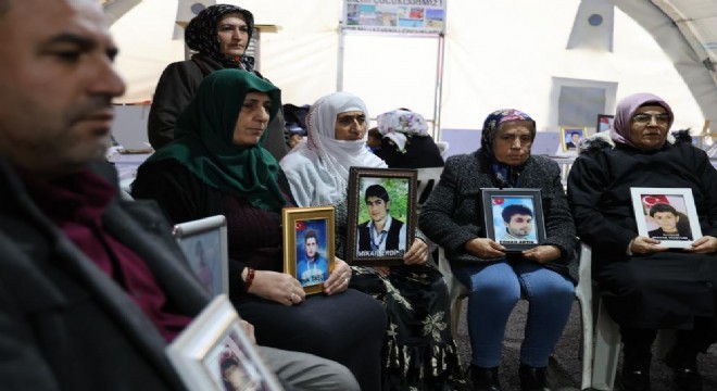 Nöbetteki ailelerden çocuklarına ‘teslim ol' çağrısı