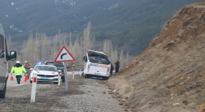 Oltu Başbağlar'da feci kaza: 1 ölü, 11 yaralı