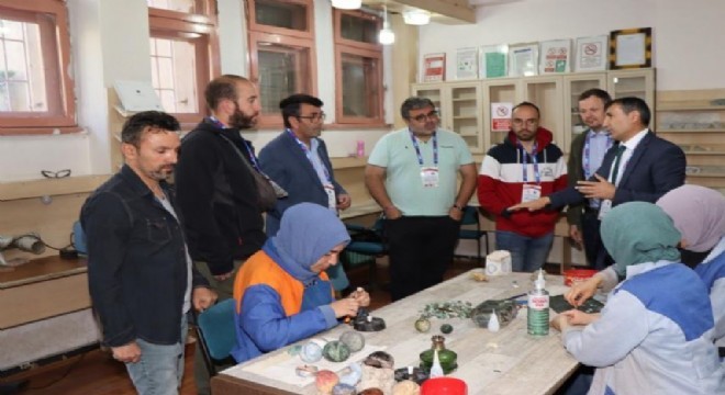 Oltu HEM'de atıklar sanat eserine dönüşüyor