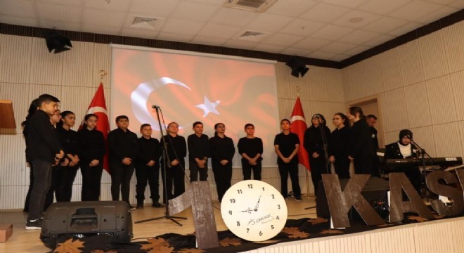 Oltu'da Atatürk'e Milli Saygı
