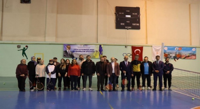 Oltu'da tenis turnuvası düzenlendi