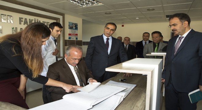 Rektör Çomaklı, Fakülte İncelemelerini Sürdürüyor