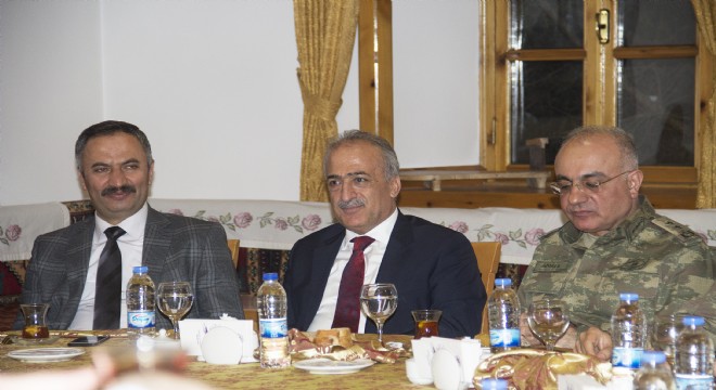 Rektör Çomaklı'dan Adalet Akademisi Başkanı Yılmaz Akçil'e Yemek