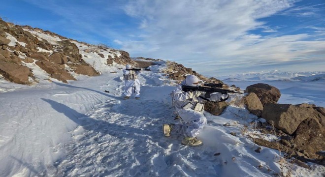 Soğuk ve kara rağmen Mehmetçik görevde