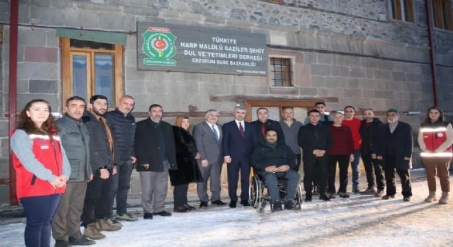 Tarıkdaroğlu şehit yakınları ve gazilerle bir araya geldi