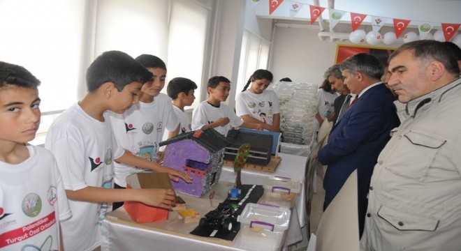 Turgut Özal Ortaokulu'nda Matematik Sokağı