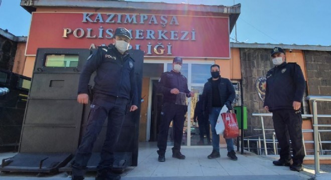 TÜGVA'dan polislere siperlik maske