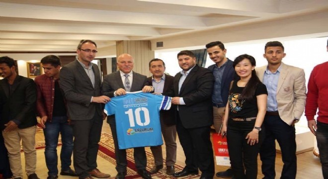 Uluslararası öğrenciler Sekmen'e minnettar