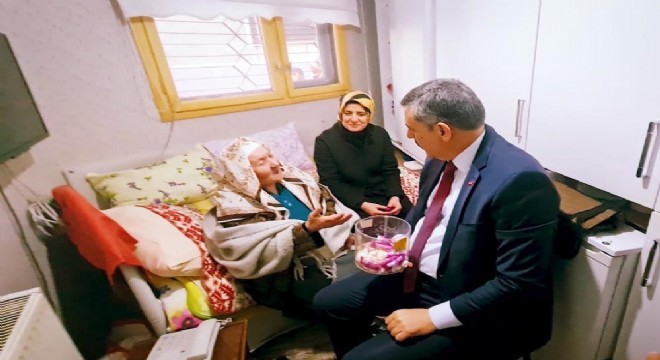 Vali Çiftçi  Aliye Nine'yi dinledi