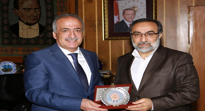 Yrd. Doç. Dr. Ebubekir Sifil, Rektör Prof. Dr. Ömer Çomaklı'yı Ziyaret Etti