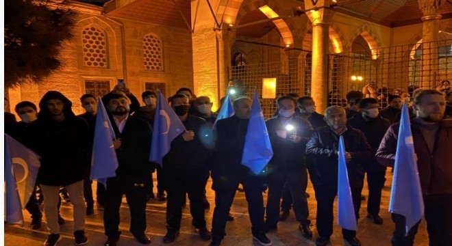 Zalimlere lanet yağıyor
