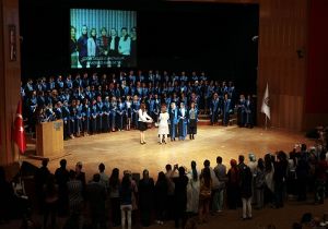 SBF 3'üncü dönem mezunlarını verdi