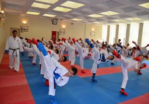 Karateciler Palandöken kampında