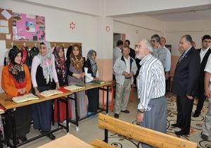 Yılmaz, Kız Kur'an Kursunu ziyaret etti