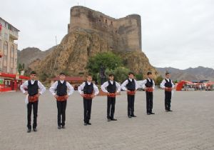 Oltu'da coşkulu kutlama