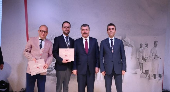 Ödüllerini Bakan Koca'dan aldılar